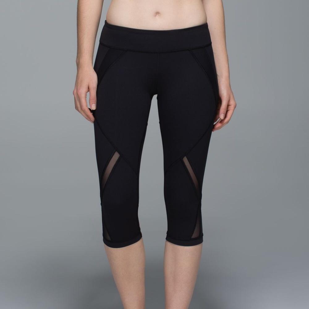 Lululemon Cool to Street Crops in Black